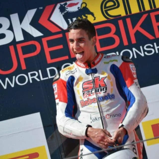 Emanuele sul podio della European Junior Cup nel paddock Superbike